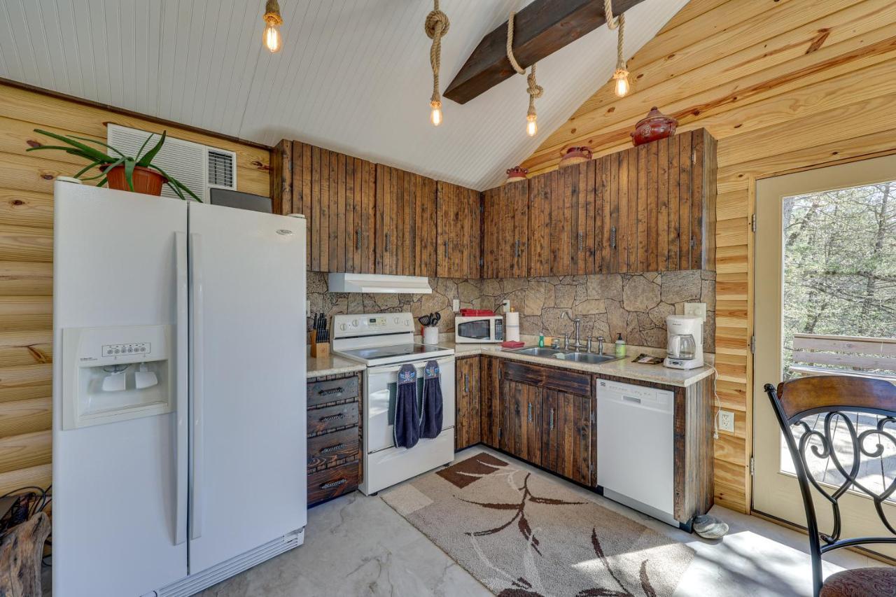 Cliffside Eureka Springs Cabin With Beaver Lake View 외부 사진