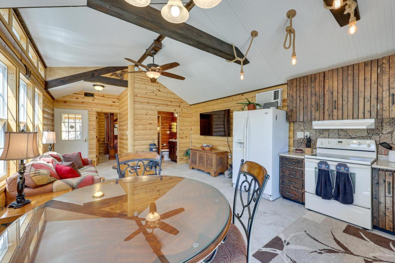 Cliffside Eureka Springs Cabin With Beaver Lake View 외부 사진